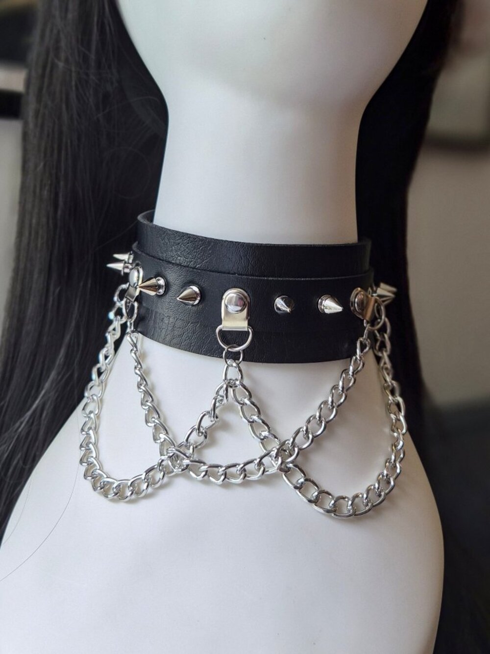 Fake leather choker with spikes and metal chains